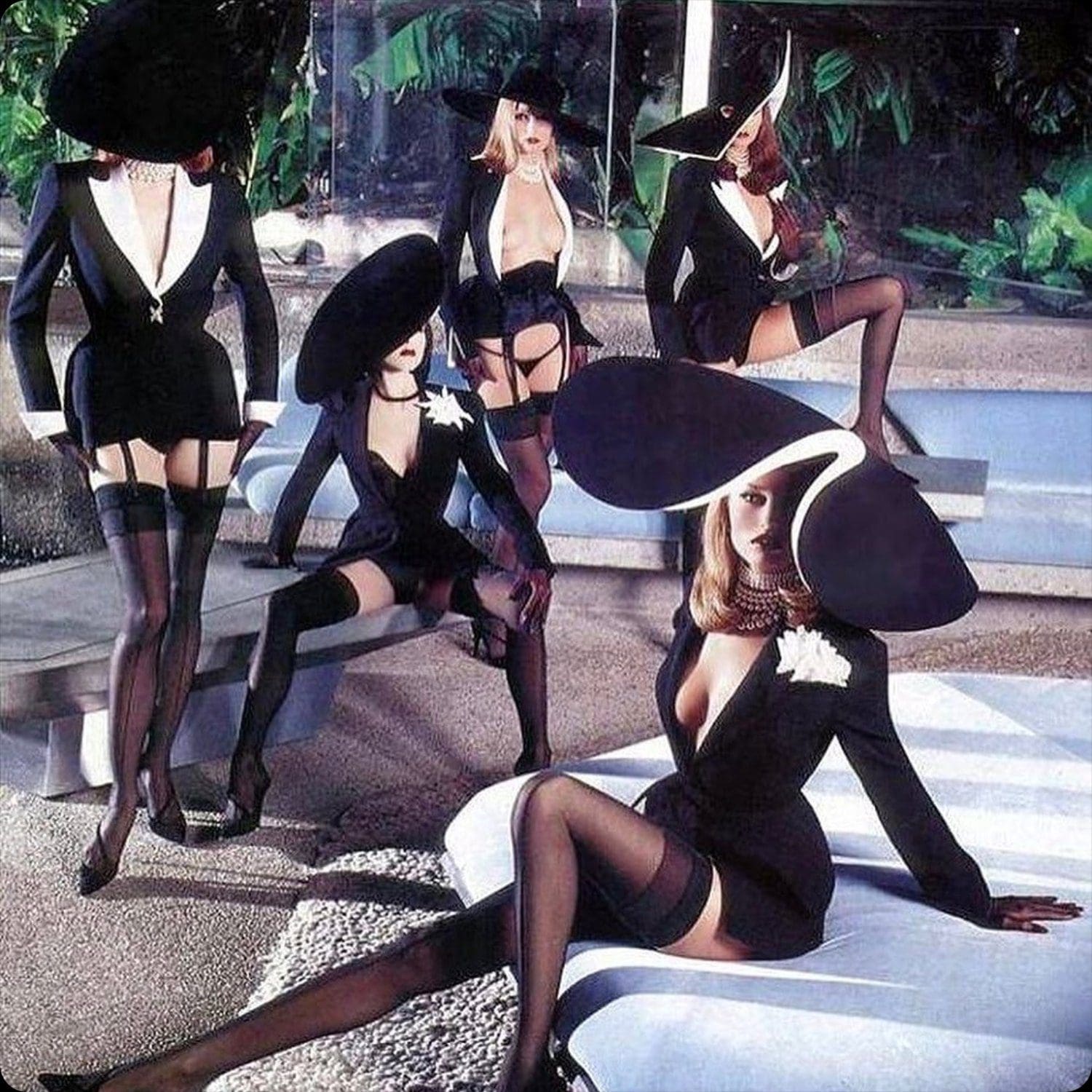 Thierry Mugler Photographe pour Playboy 1999 par RUNWAY MAGAZINE
