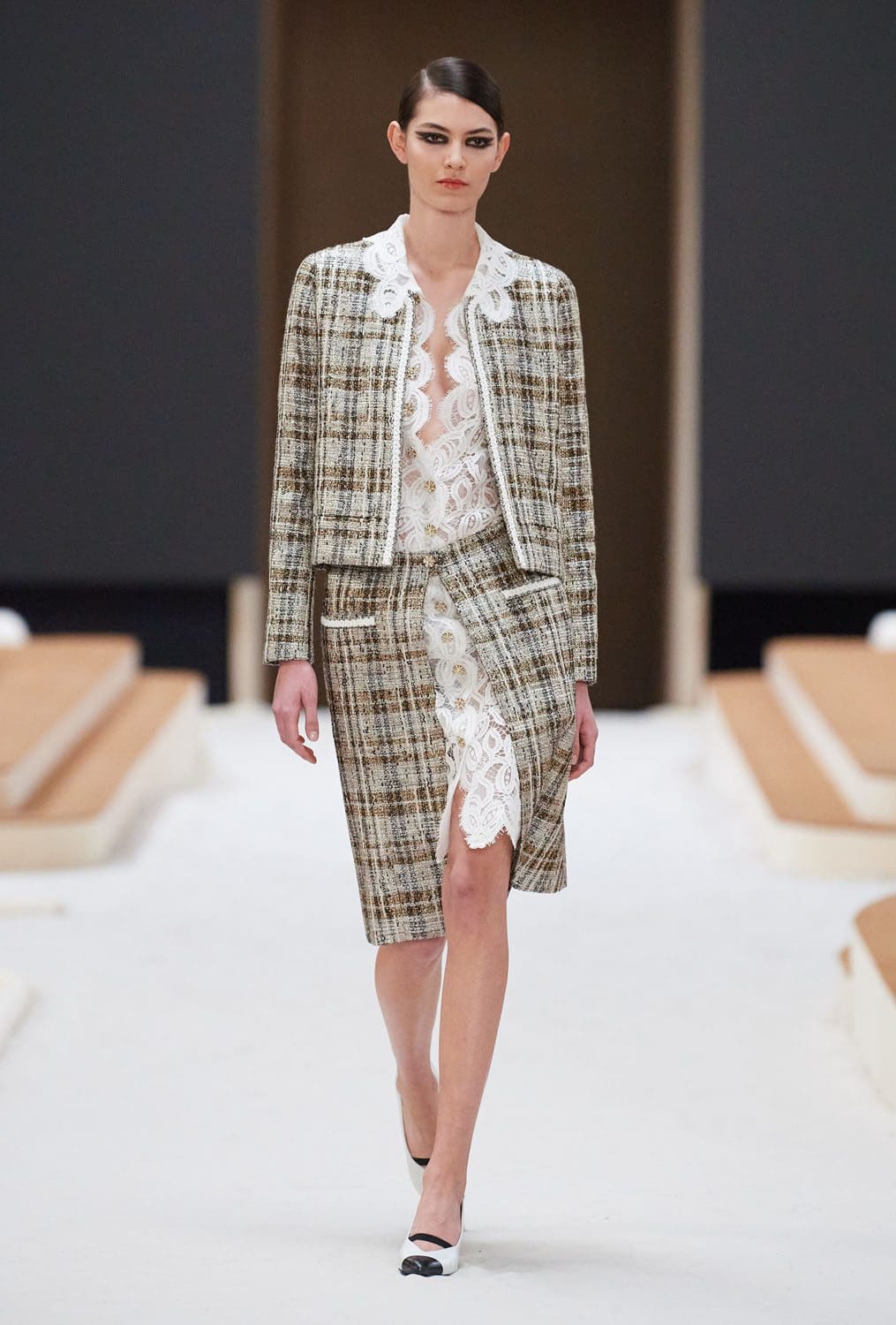 Chanel Haute Couture Весна-Лето 2022 от RUNWAY ЖУРНАЛ