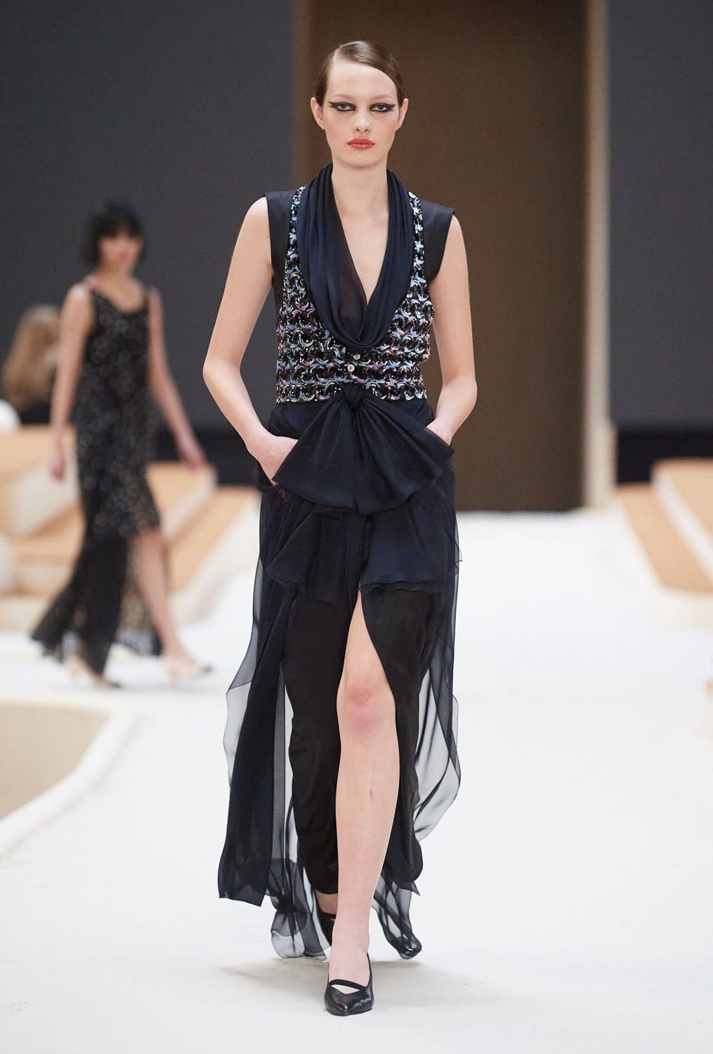 Chanel Haute Couture Весна-Лето 2022 от RUNWAY ЖУРНАЛ