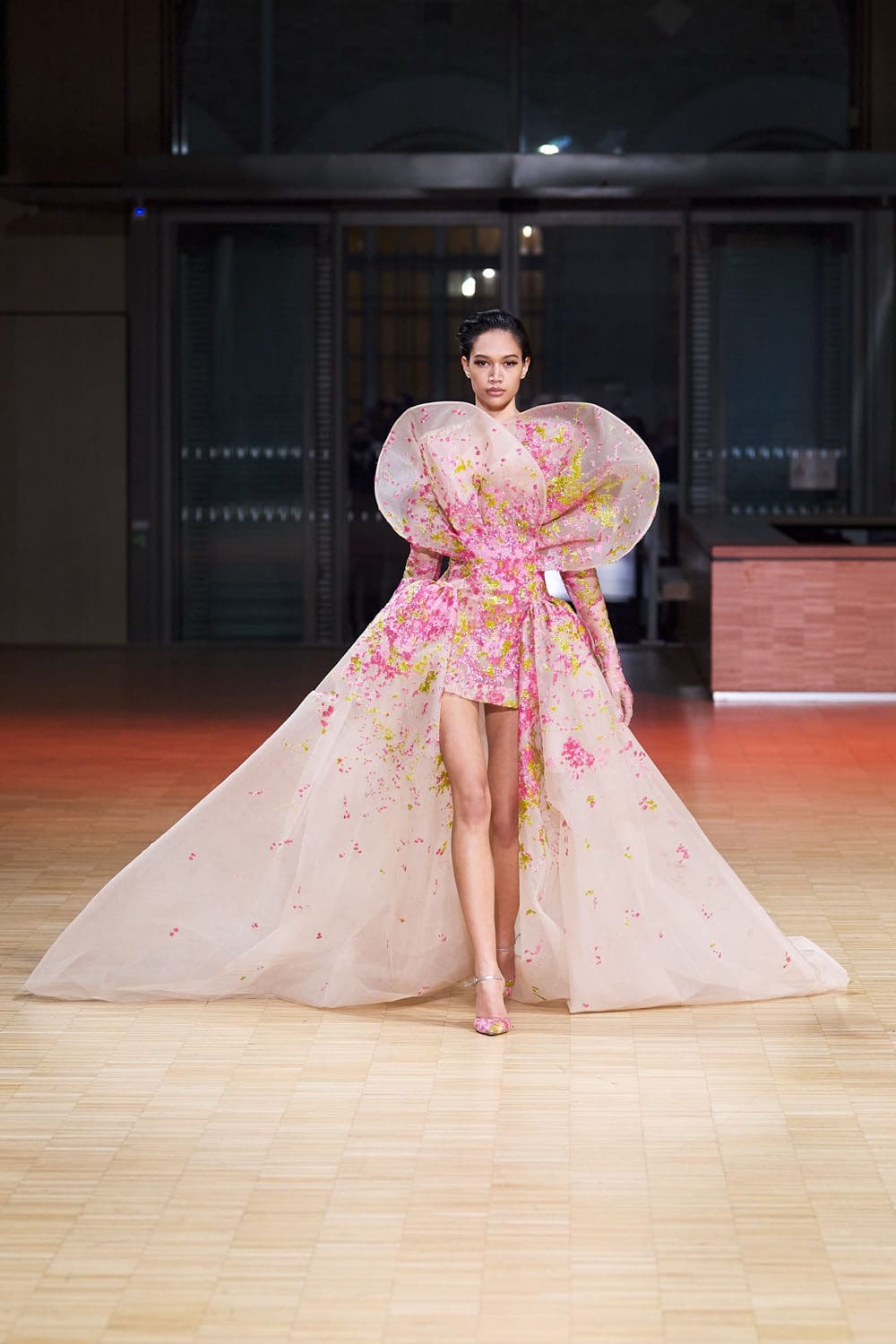 Elie Saab高级定制时装2022春夏 RUNWAY 杂志