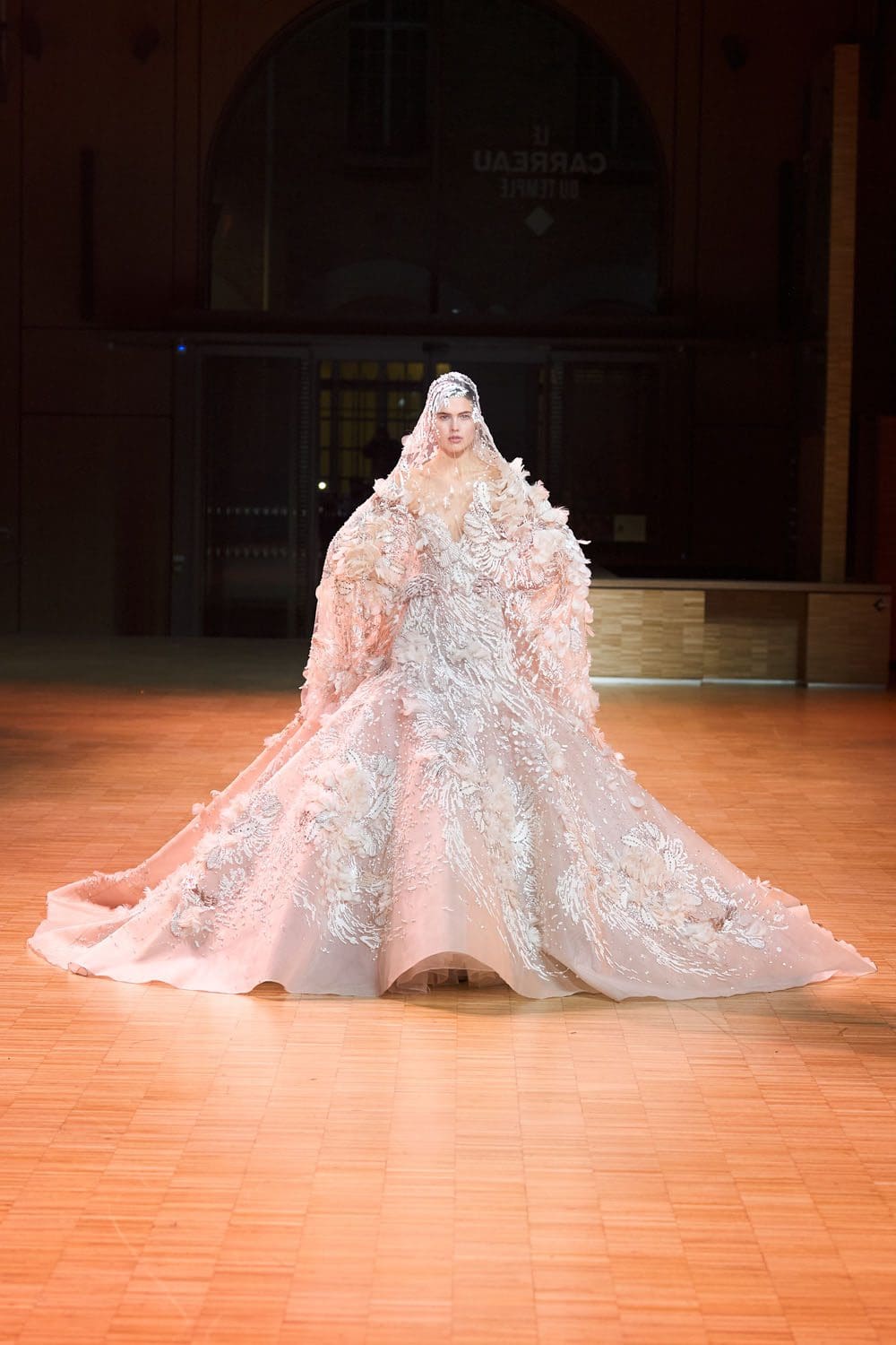 Elie Saab高级定制时装2022春夏 RUNWAY 杂志