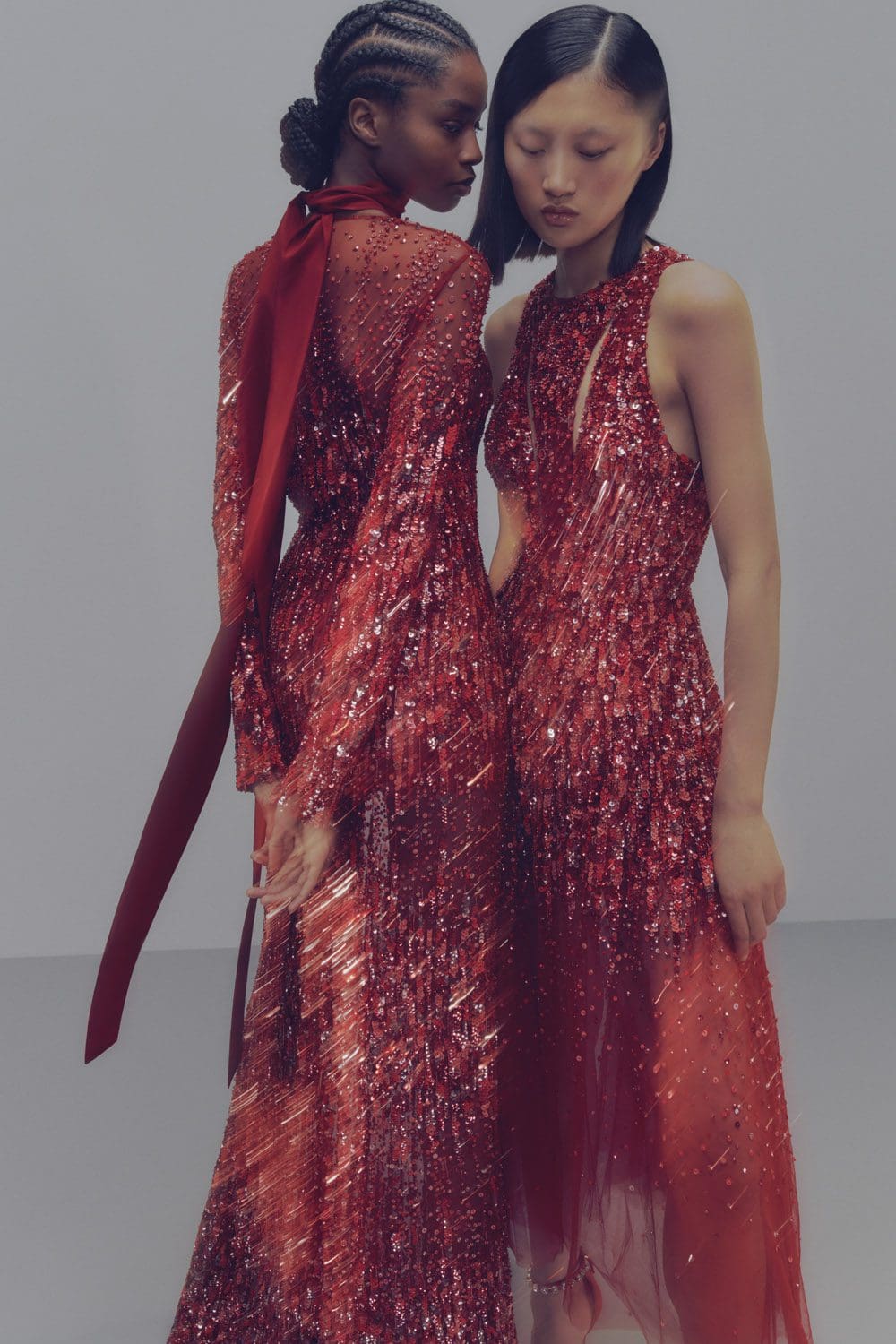 Elie Saab Pré-Outono 2022 por RUNWAY MAGAZINE