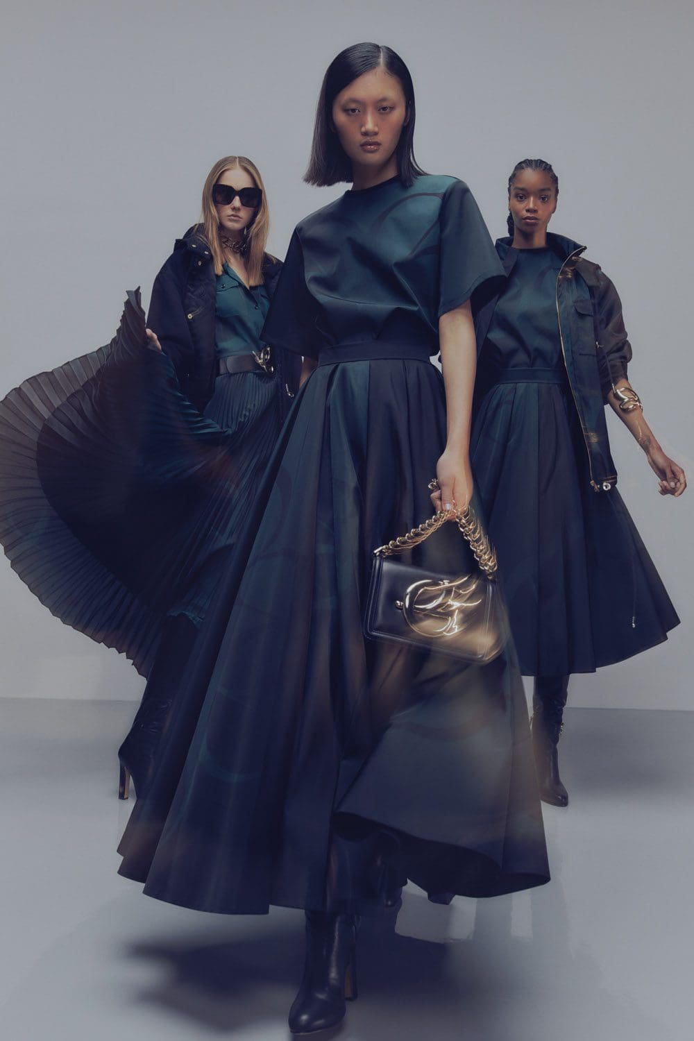 Elie Saab Pré-Outono 2022 por RUNWAY MAGAZINE