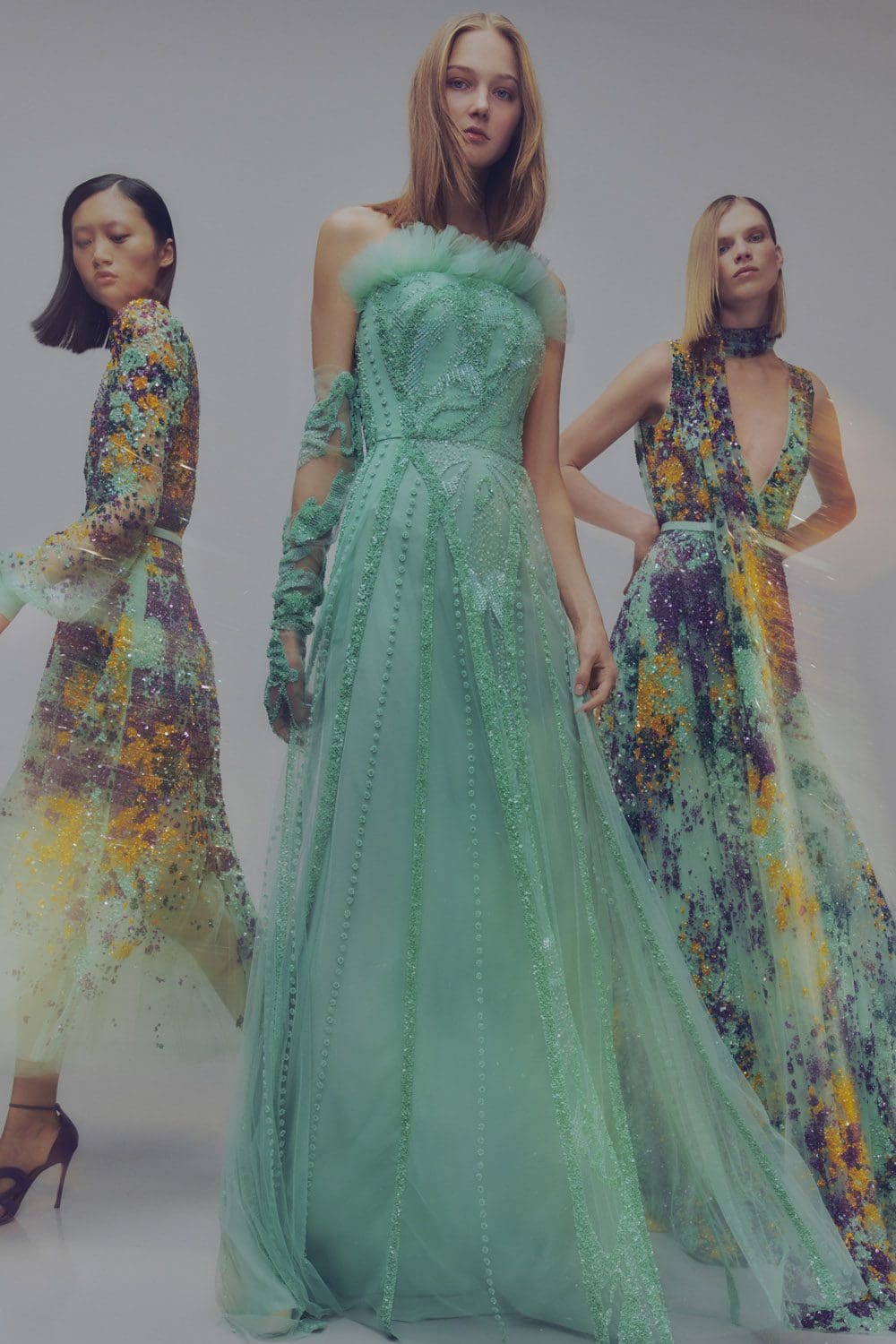 Elie Saab Pré-Outono 2022 por RUNWAY MAGAZINE