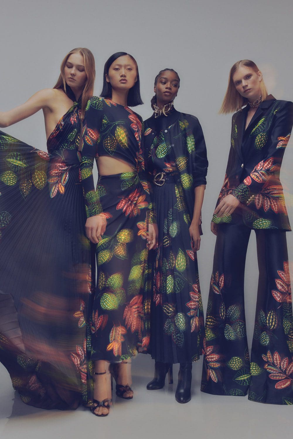 Elie Saab Pré-Outono 2022 por RUNWAY MAGAZINE
