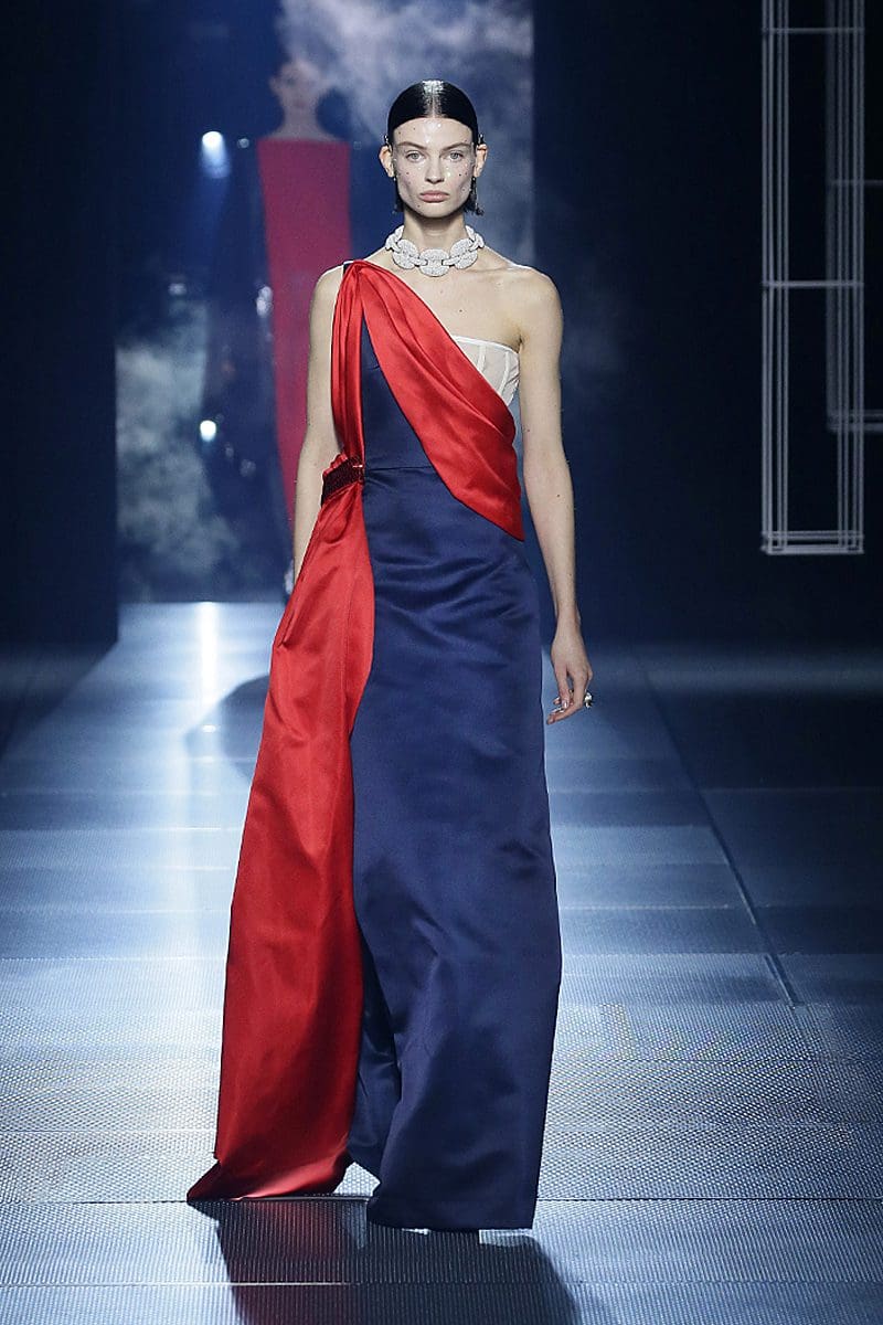 Fendi Couture Printemps Été 2022 par RUNWAY MAGAZINE