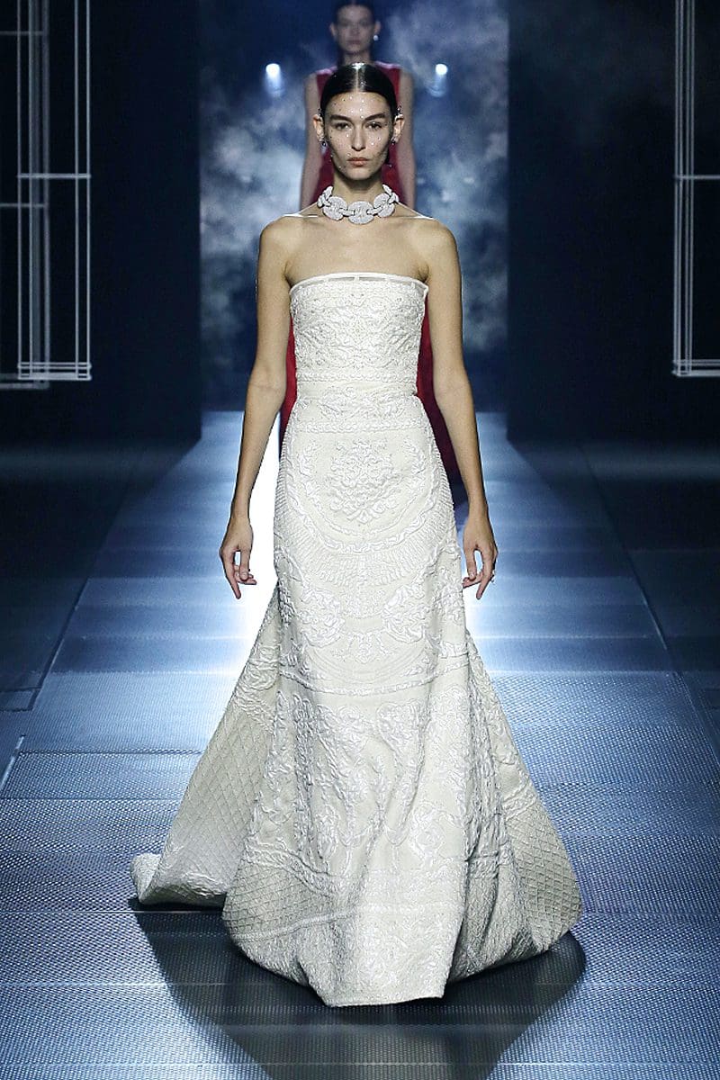 Fendi Couture Printemps Été 2022 par RUNWAY MAGAZINE
