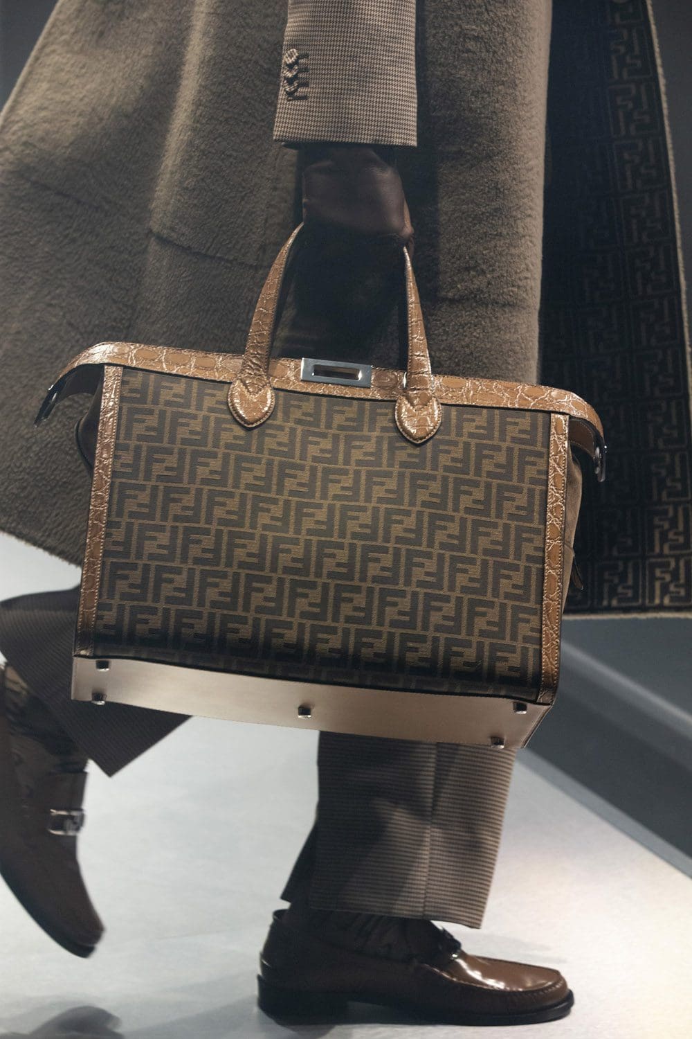 Fendi Herbst Winter 2022-2023 Nahaufnahme von RUNWAY MAGAZIN