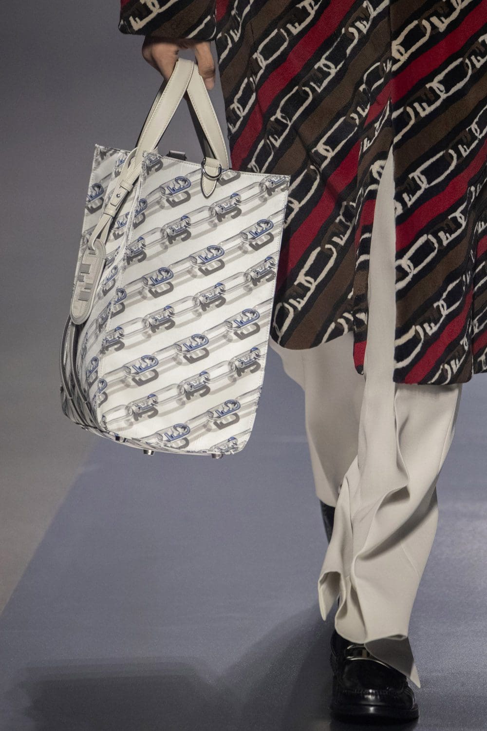 Fendi Herbst Winter 2022-2023 Nahaufnahme von RUNWAY MAGAZIN