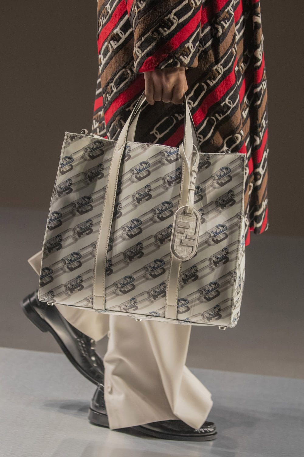 Fendi Herbst Winter 2022-2023 Nahaufnahme von RUNWAY MAGAZIN