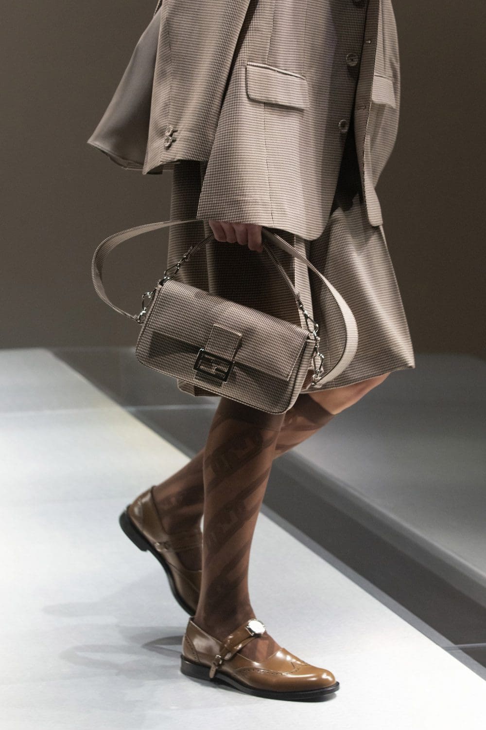 Fendi Herbst Winter 2022-2023 Nahaufnahme von RUNWAY MAGAZIN
