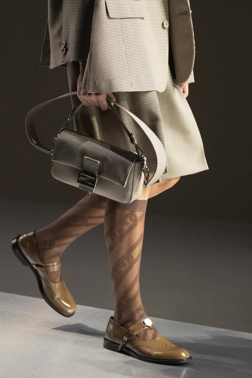 Fendi Herbst Winter 2022-2023 Nahaufnahme von RUNWAY MAGAZIN
