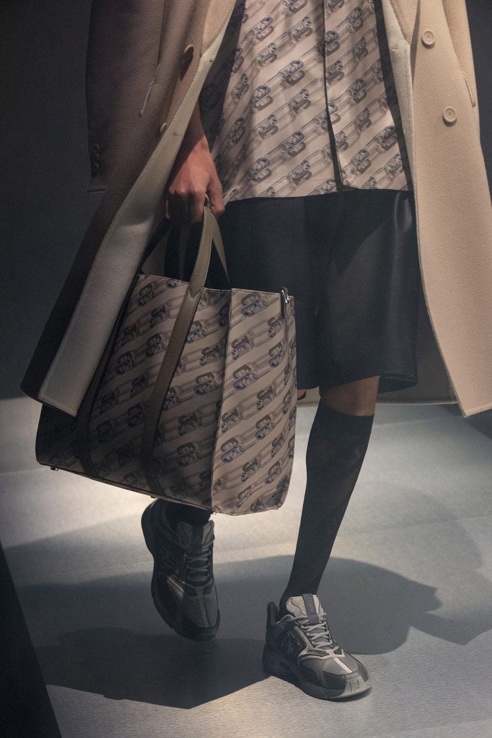 Fendi Herbst Winter 2022-2023 Nahaufnahme von RUNWAY MAGAZIN