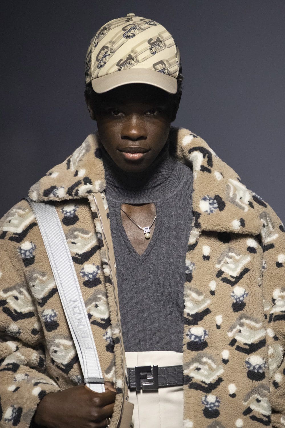 Fendi Herbst Winter 2022-2023 Nahaufnahme von RUNWAY MAGAZIN