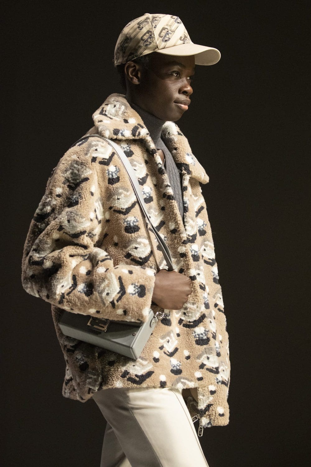 Fendi Herbst Winter 2022-2023 Nahaufnahme von RUNWAY MAGAZIN