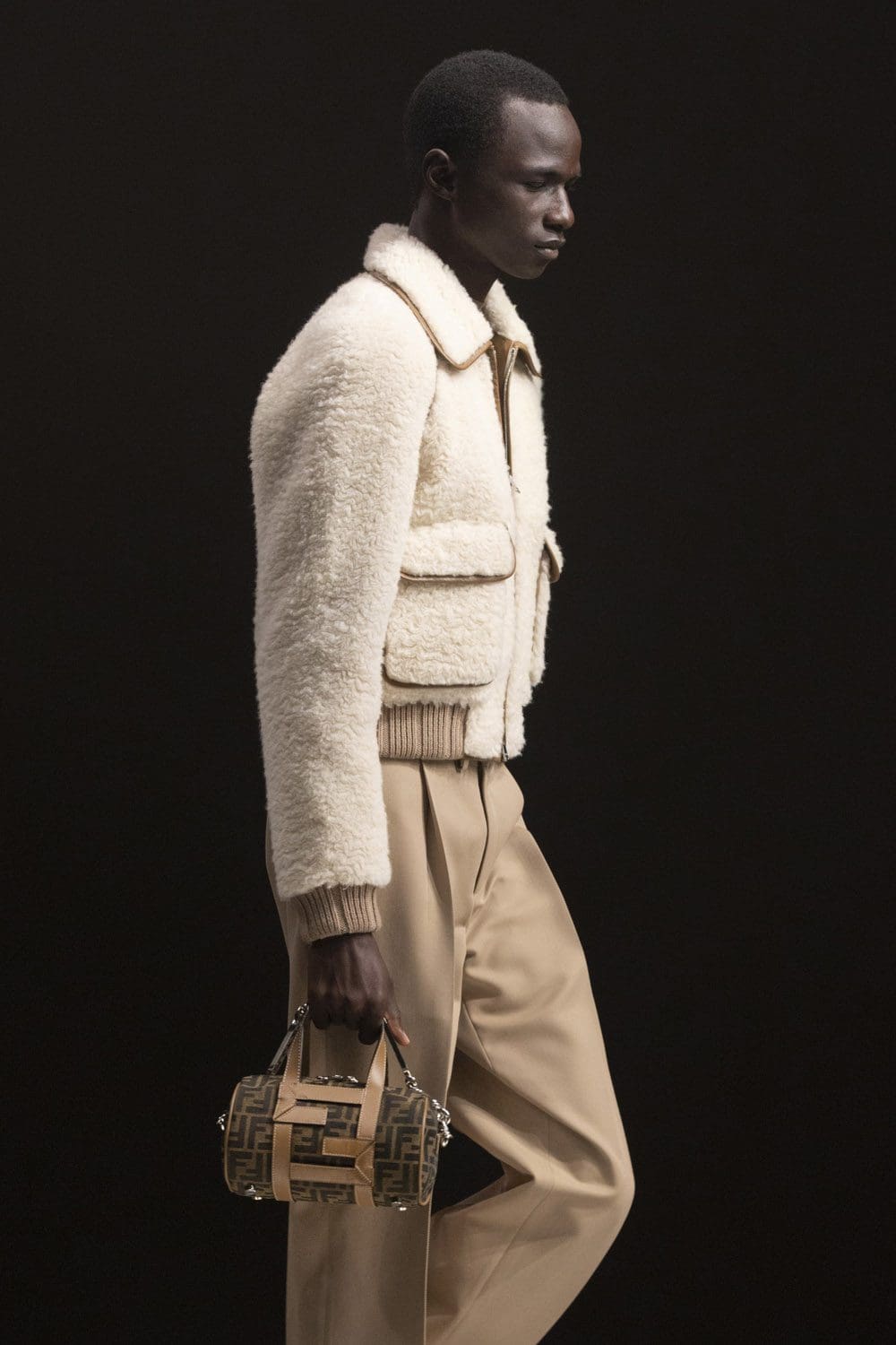 Fendi Herbst Winter 2022-2023 Nahaufnahme von RUNWAY MAGAZIN
