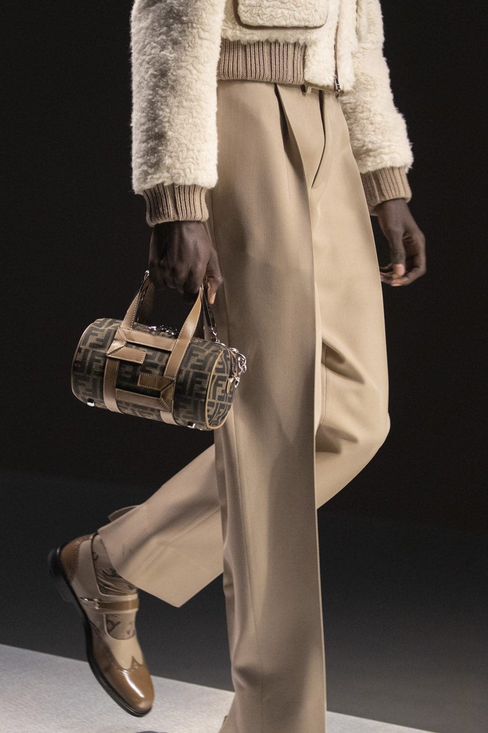 Fendi Herbst Winter 2022-2023 Nahaufnahme von RUNWAY MAGAZIN