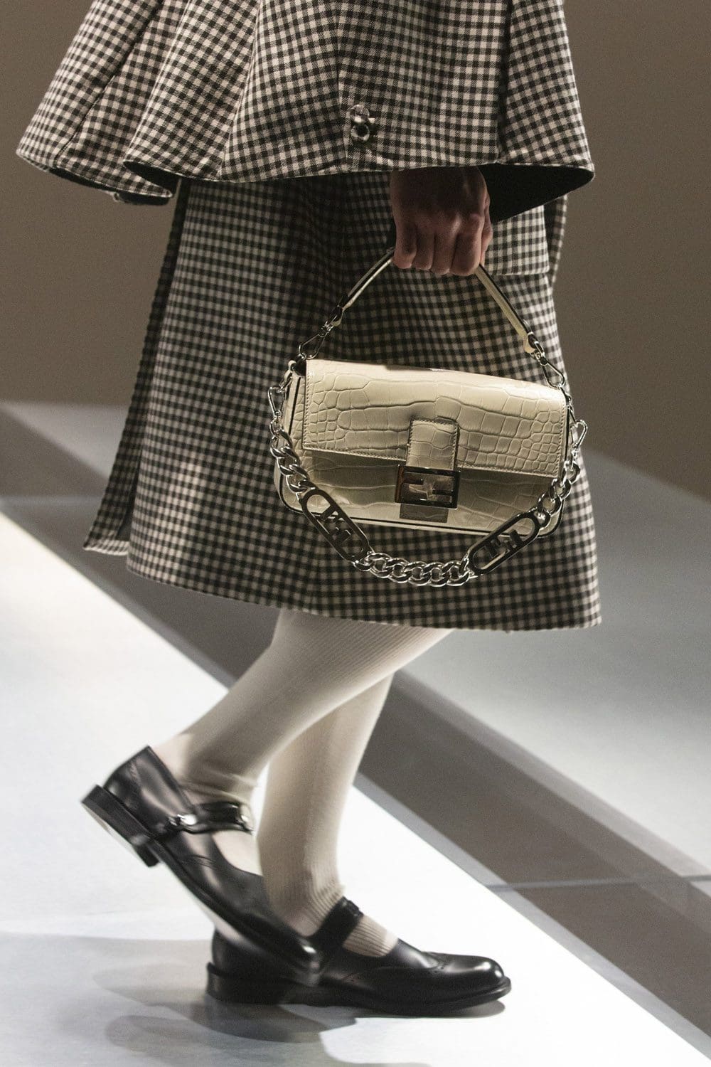 Fendi Herbst Winter 2022-2023 Nahaufnahme von RUNWAY MAGAZIN