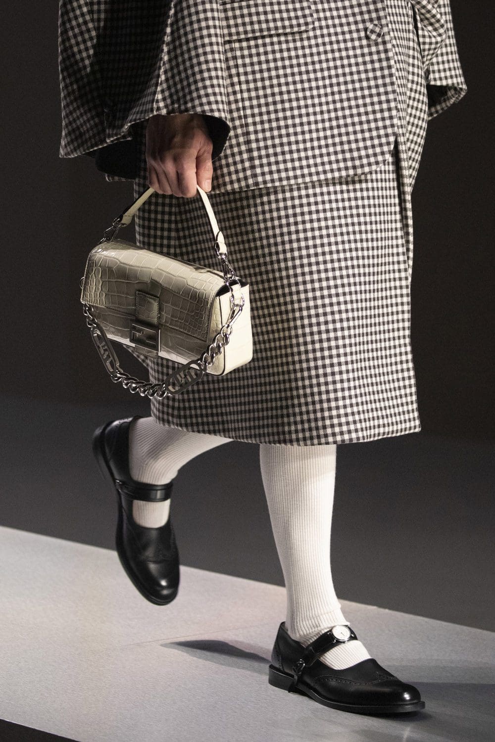 Fendi Herbst Winter 2022-2023 Nahaufnahme von RUNWAY MAGAZIN