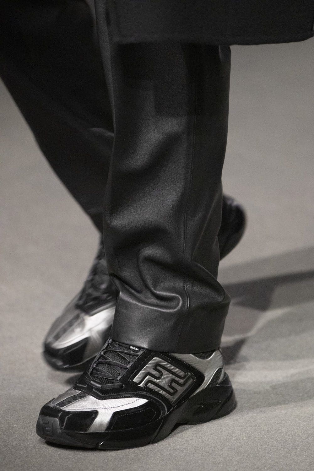 Fendi Herbst Winter 2022-2023 Nahaufnahme von RUNWAY MAGAZIN