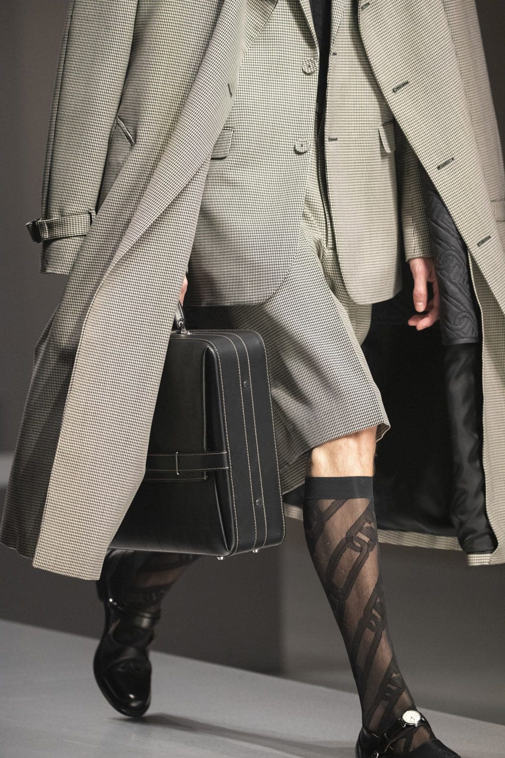 Fendi Herbst Winter 2022-2023 Nahaufnahme von RUNWAY MAGAZIN