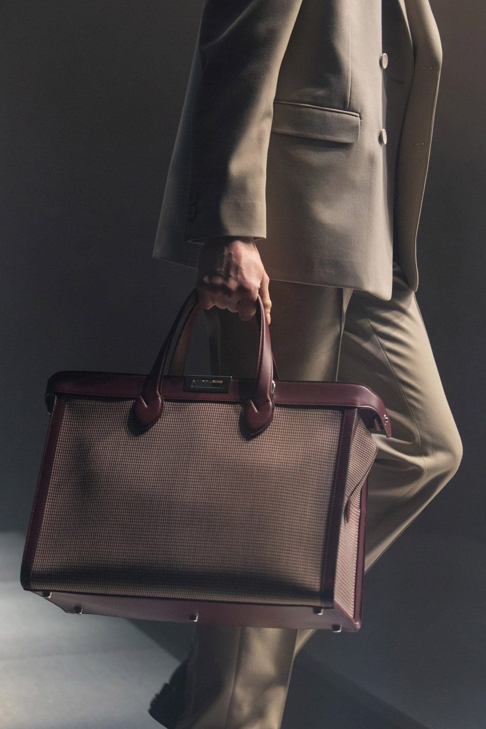 Fendi Herbst Winter 2022-2023 Nahaufnahme von RUNWAY MAGAZIN