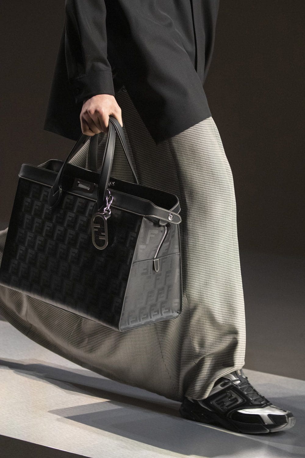Fendi Herbst Winter 2022-2023 Nahaufnahme von RUNWAY MAGAZIN