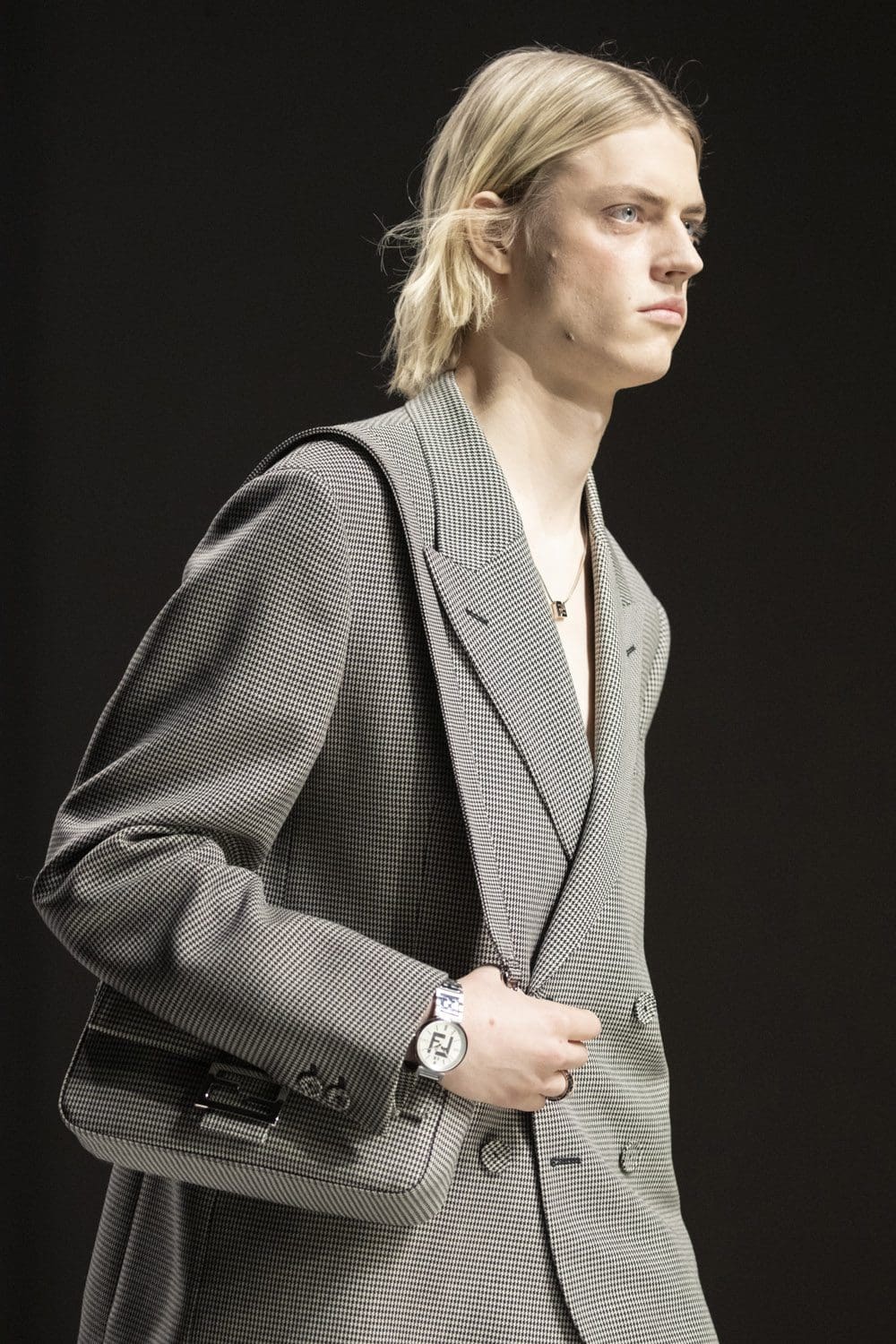 Fendi Herbst Winter 2022-2023 Nahaufnahme von RUNWAY MAGAZIN