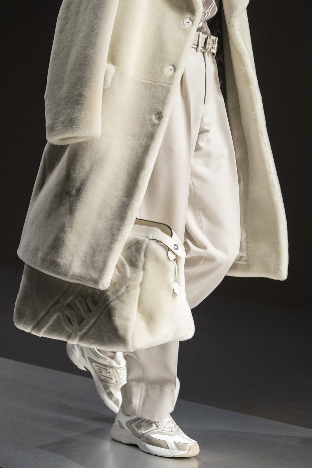 Fendi Herbst Winter 2022-2023 Nahaufnahme von RUNWAY MAGAZIN
