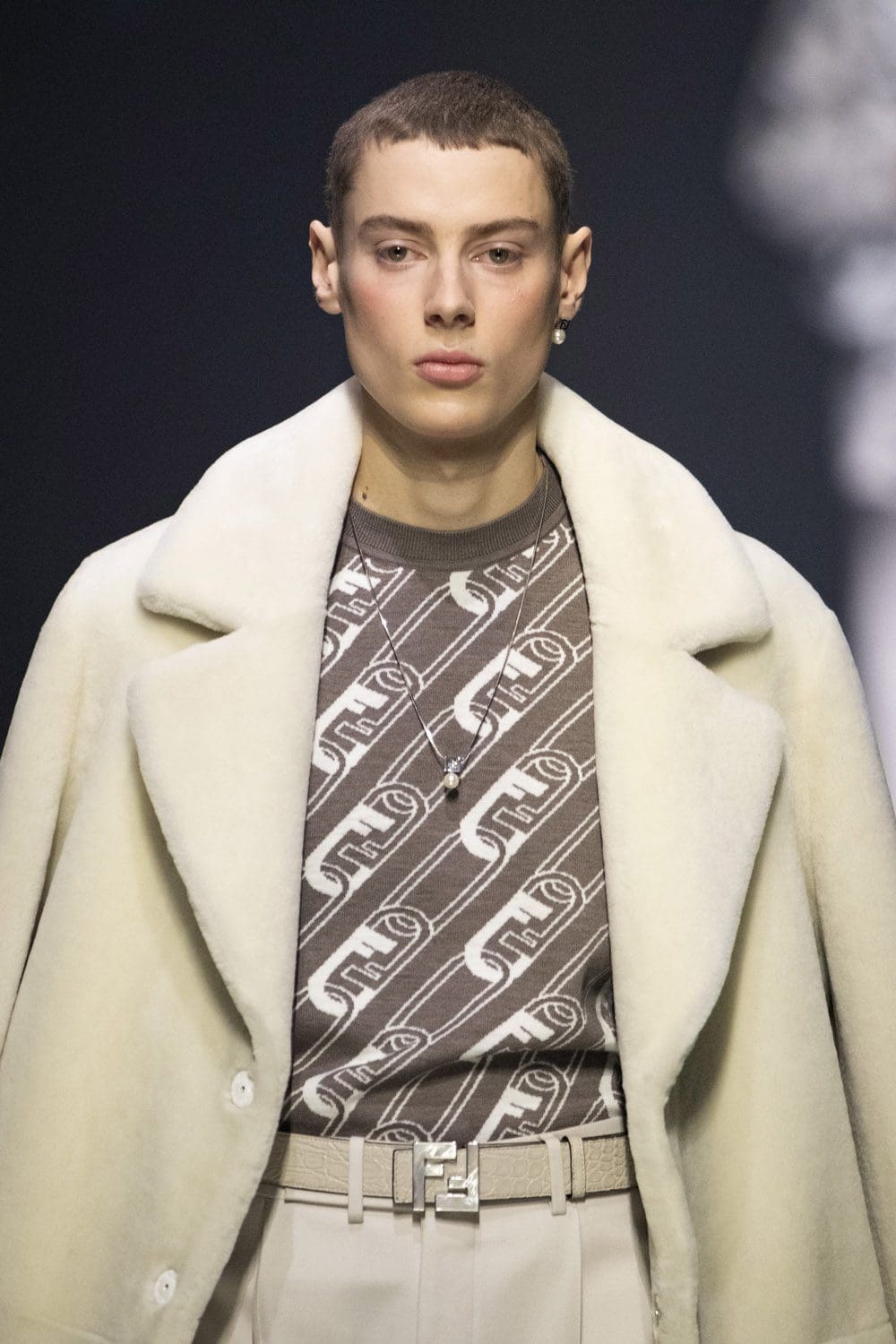 Fendi Herbst Winter 2022-2023 Nahaufnahme von RUNWAY MAGAZIN