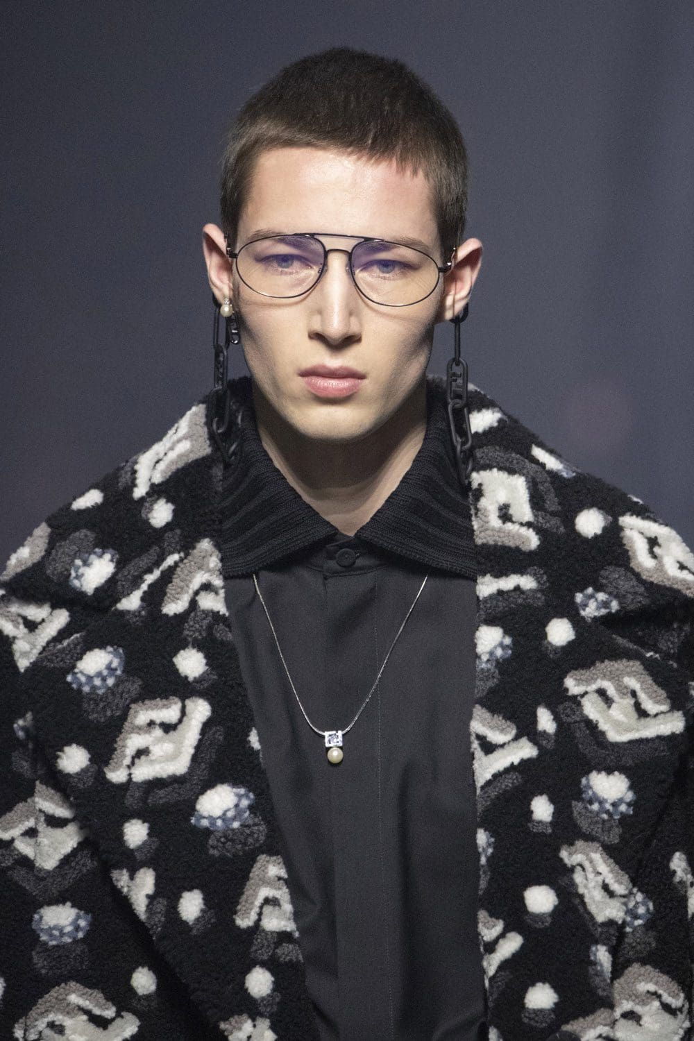 Fendi Herbst Winter 2022-2023 Nahaufnahme von RUNWAY MAGAZIN