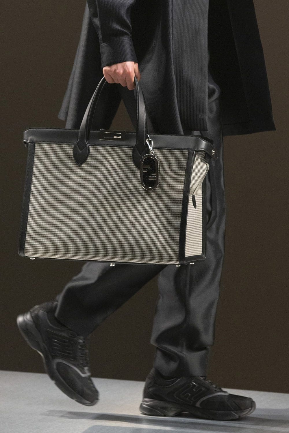 Fendi Herbst Winter 2022-2023 Nahaufnahme von RUNWAY MAGAZIN