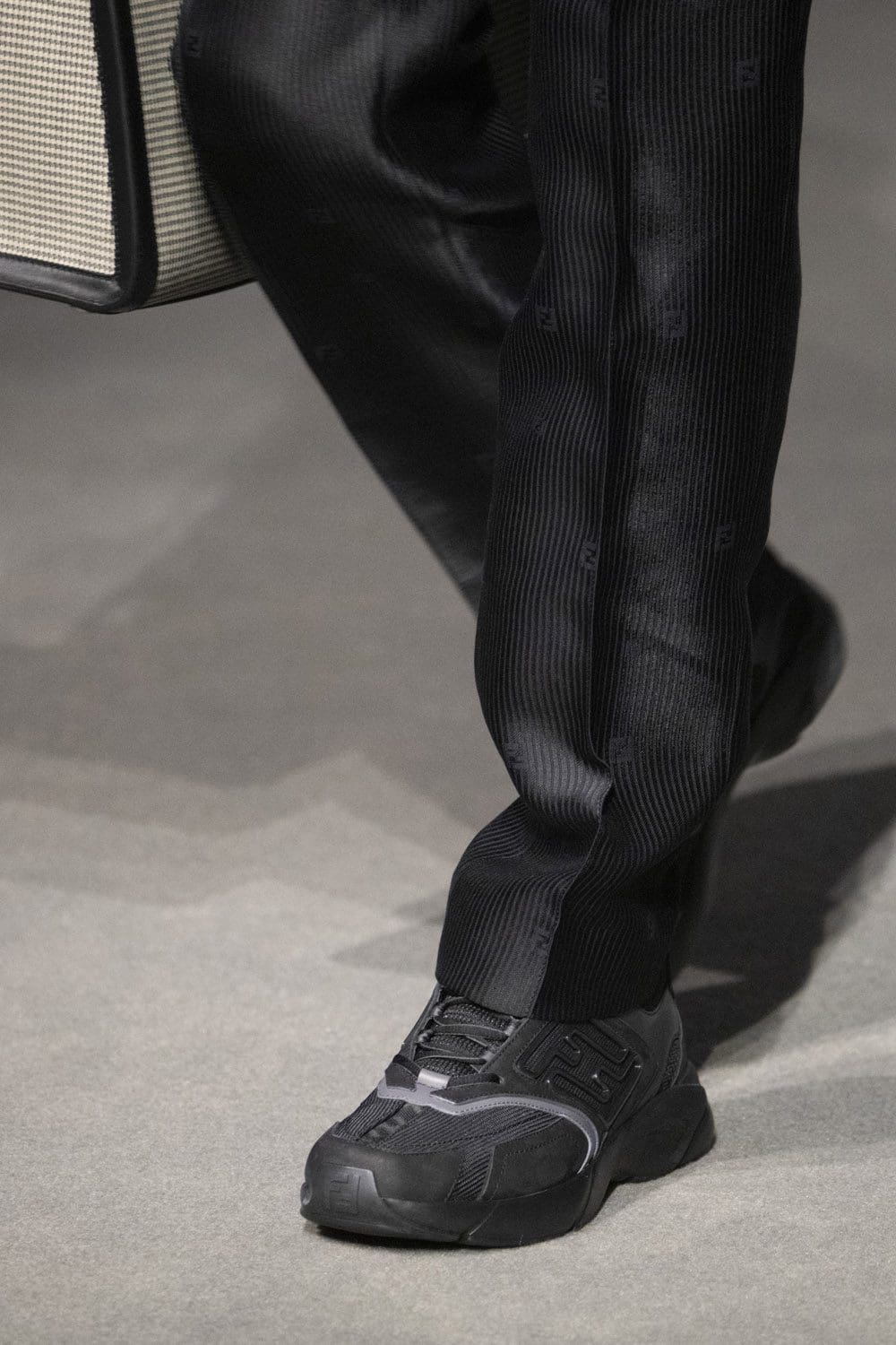 Fendi Herbst Winter 2022-2023 Nahaufnahme von RUNWAY MAGAZIN