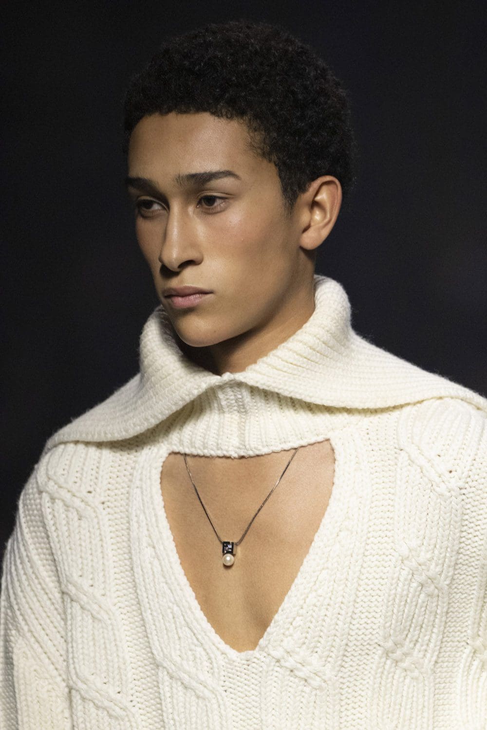 Fendi Herbst Winter 2022-2023 Nahaufnahme von RUNWAY MAGAZIN