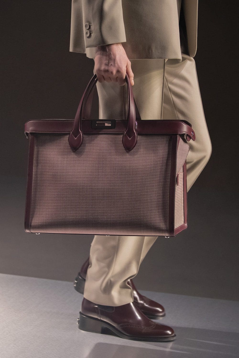 Fendi Herbst Winter 2022-2023 Nahaufnahme von RUNWAY MAGAZIN