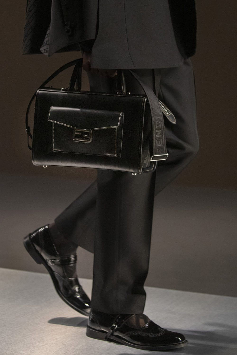 Fendi Herbst Winter 2022-2023 Nahaufnahme von RUNWAY MAGAZIN
