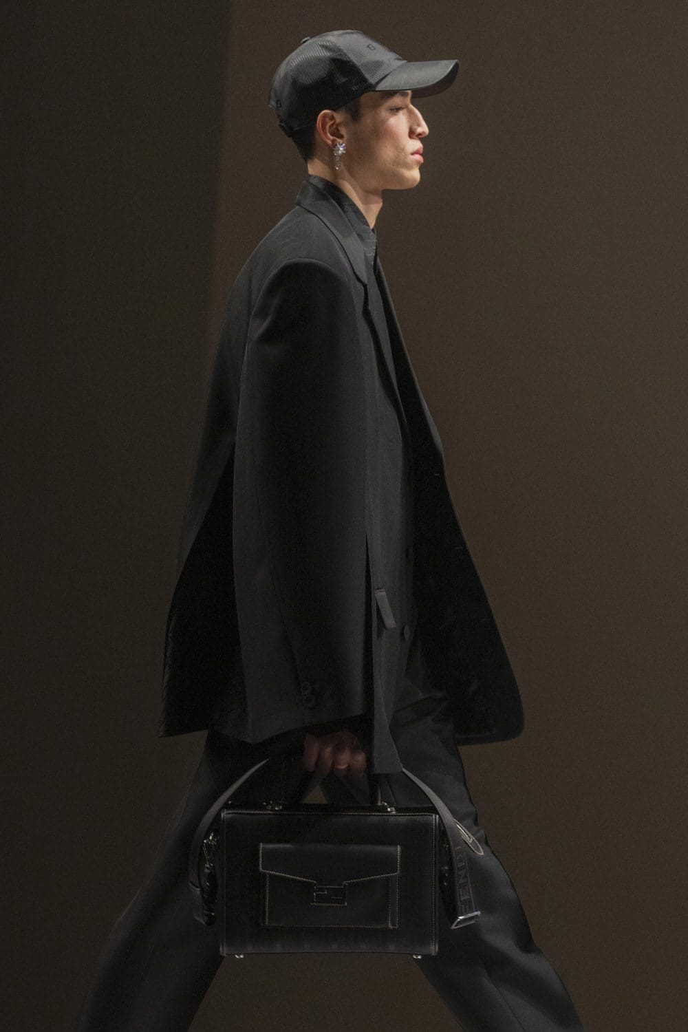 Fendi Herbst Winter 2022-2023 Nahaufnahme von RUNWAY MAGAZIN