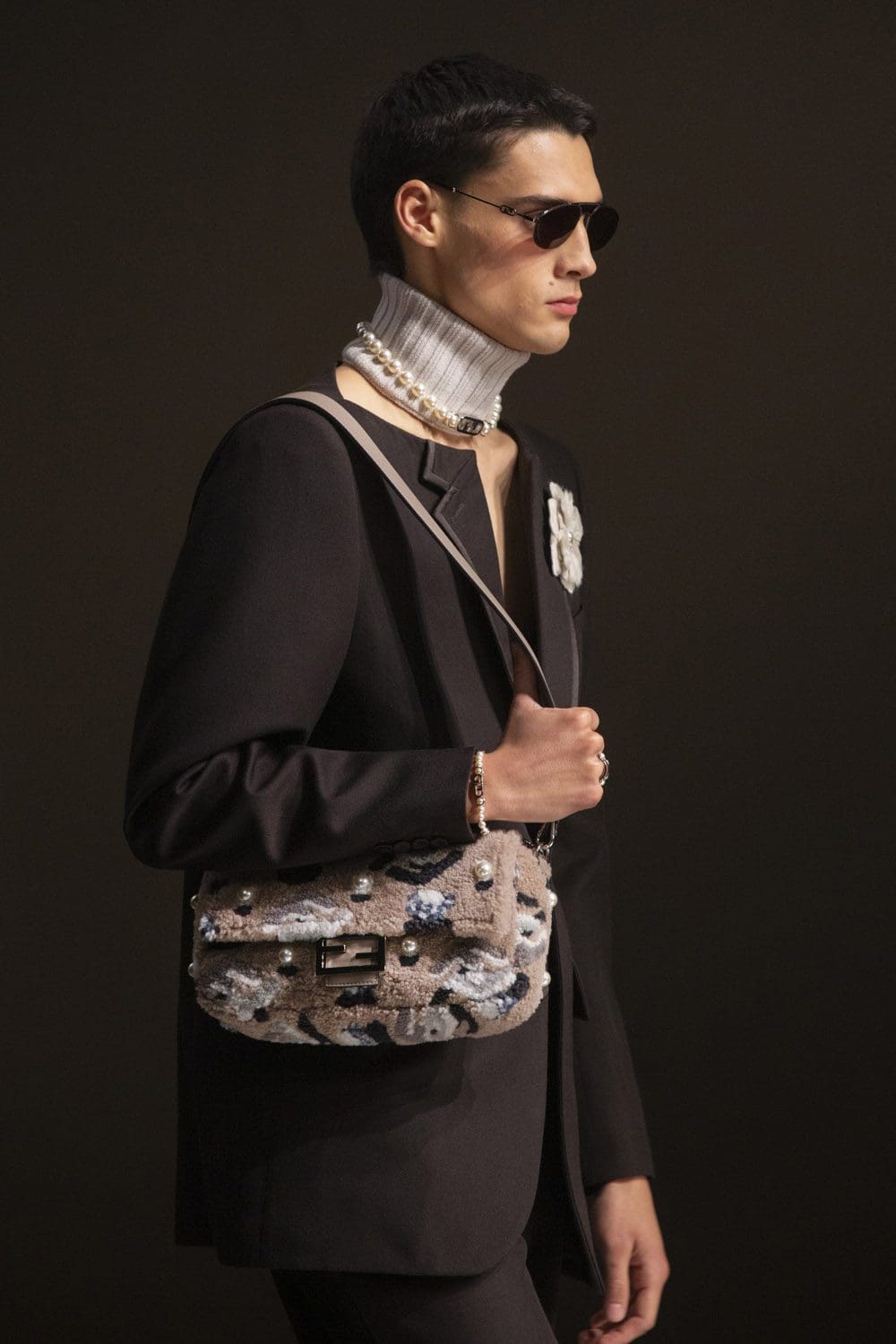 Fendi Herbst Winter 2022-2023 Nahaufnahme von RUNWAY MAGAZIN