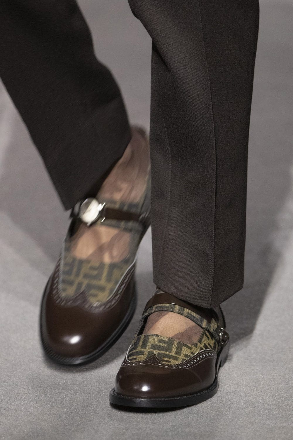 Fendi Herbst Winter 2022-2023 Nahaufnahme von RUNWAY MAGAZIN