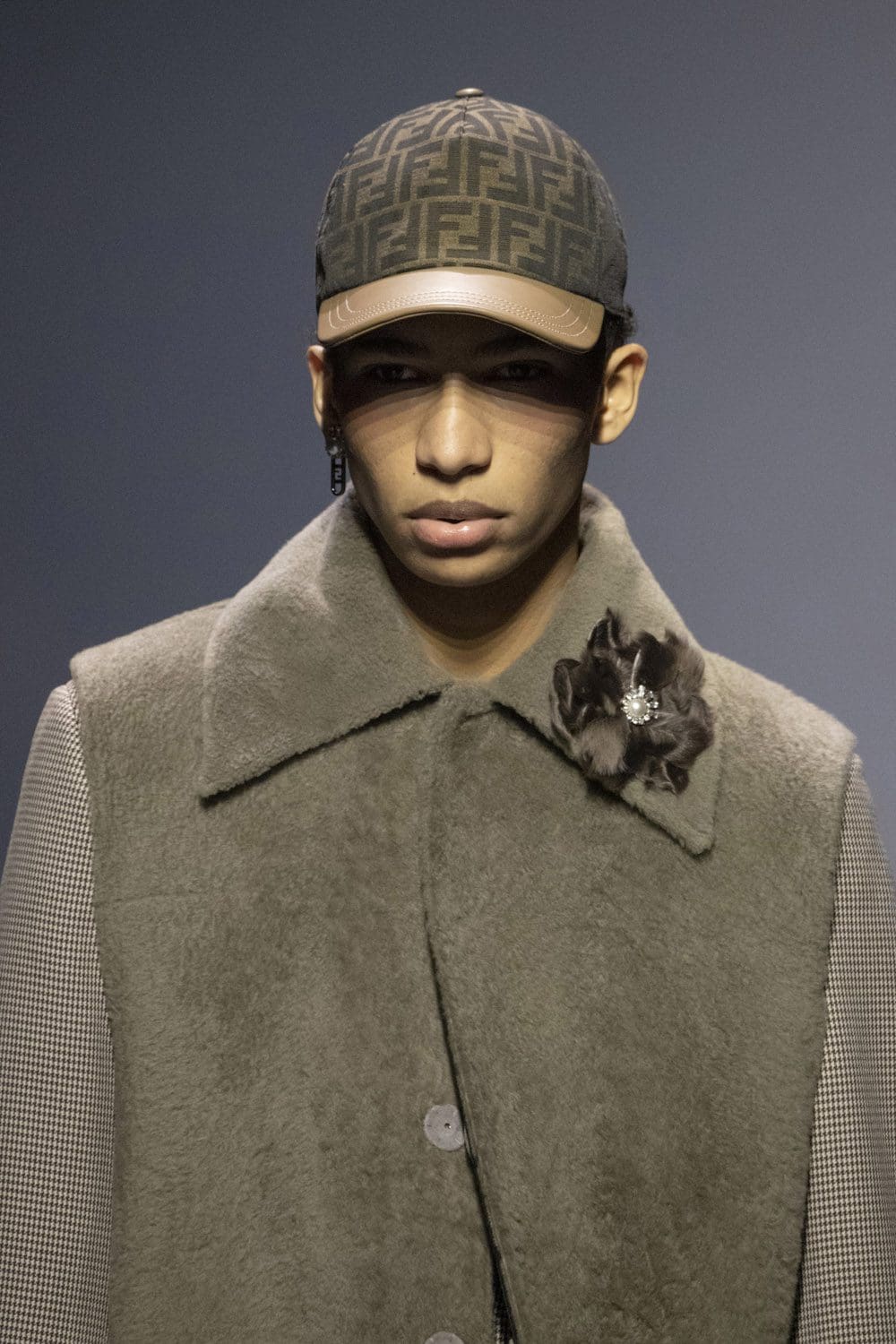 Fendi Herbst Winter 2022-2023 Nahaufnahme von RUNWAY MAGAZIN