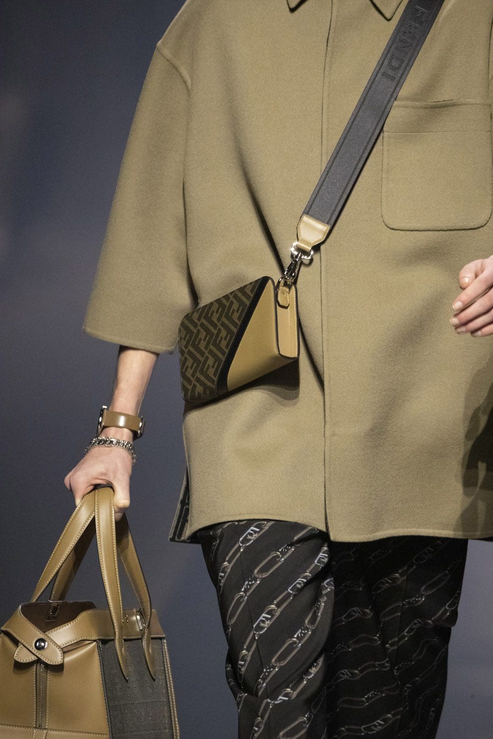 Fendi Herbst Winter 2022-2023 Nahaufnahme von RUNWAY MAGAZIN
