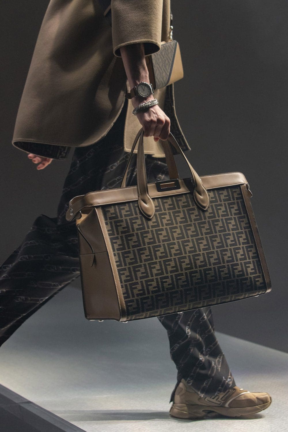 Fendi Herbst Winter 2022-2023 Nahaufnahme von RUNWAY MAGAZIN