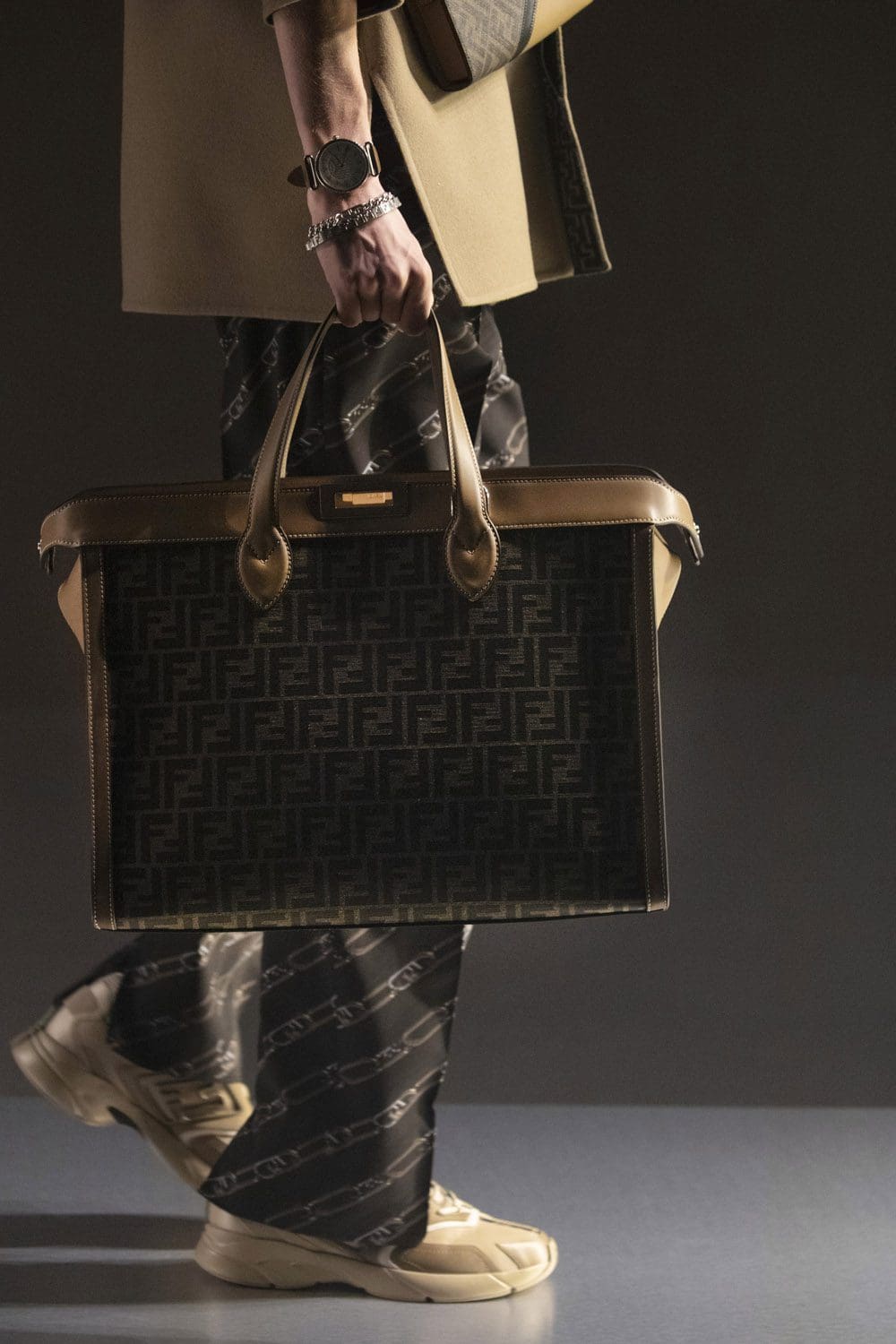 Fendi Herbst Winter 2022-2023 Nahaufnahme von RUNWAY MAGAZIN