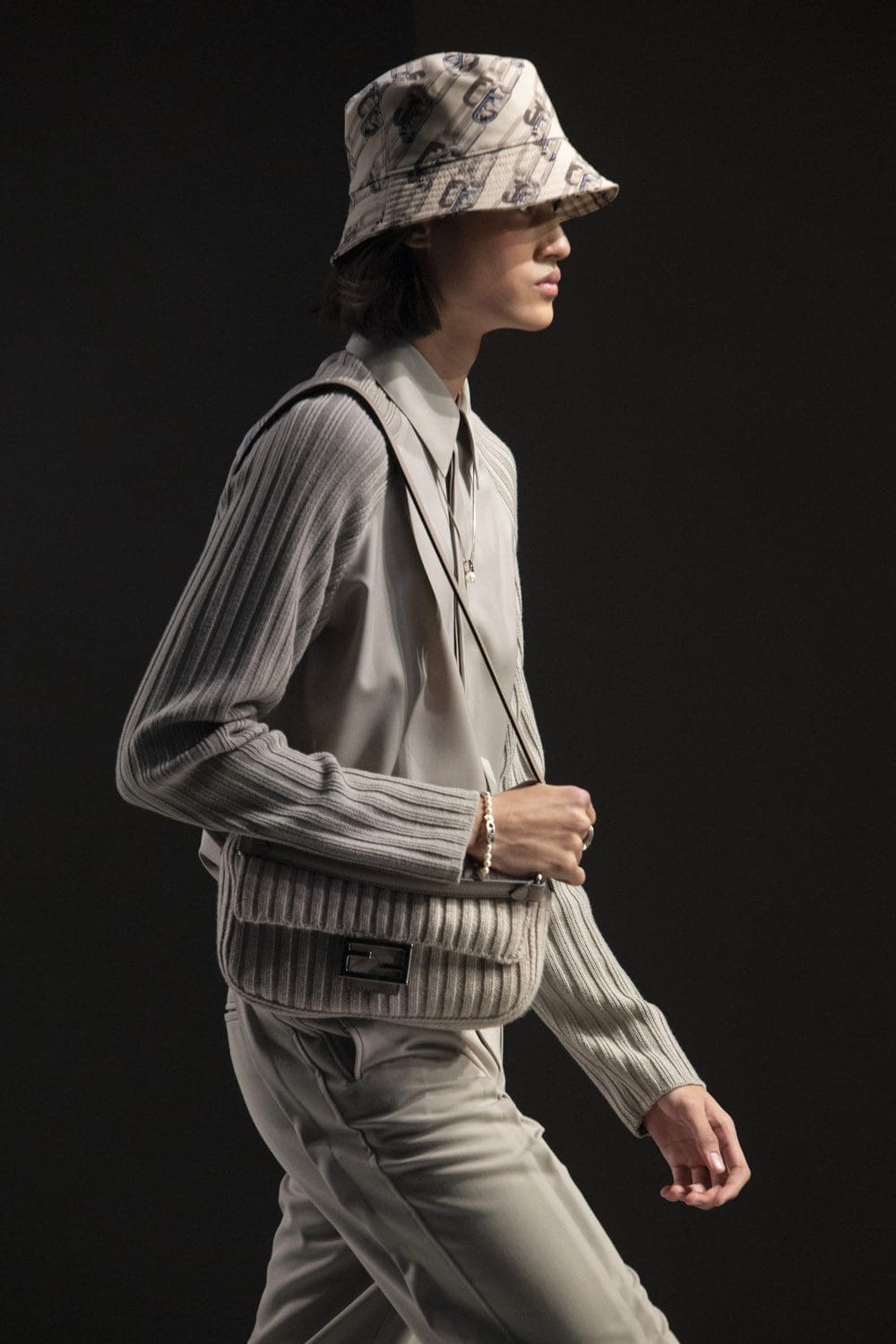 Fendi Herbst Winter 2022-2023 Nahaufnahme von RUNWAY MAGAZIN