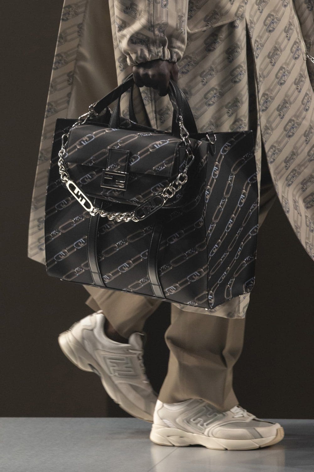 Fendi Herbst Winter 2022-2023 Nahaufnahme von RUNWAY MAGAZIN