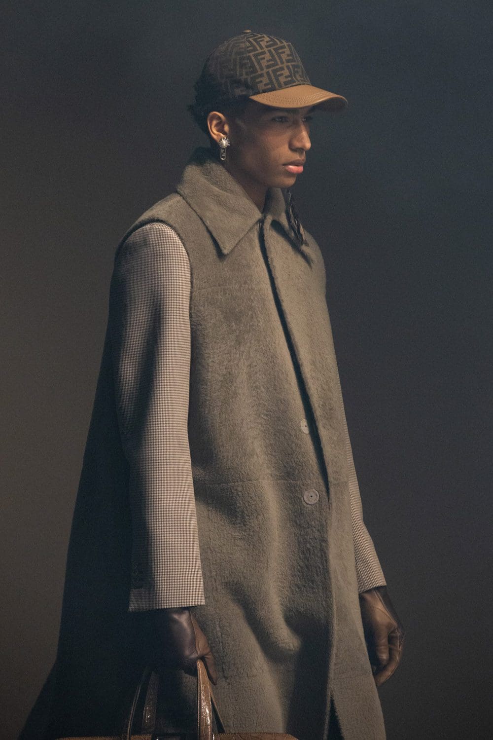 Fendi Herbst Winter 2022-2023 Nahaufnahme von RUNWAY MAGAZIN