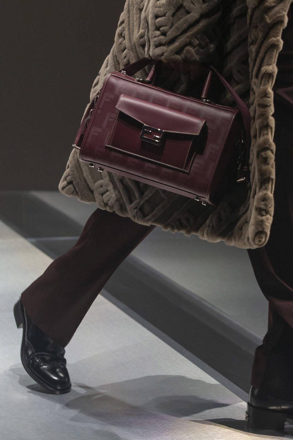Fendi Herbst Winter 2022-2023 Nahaufnahme von RUNWAY MAGAZIN