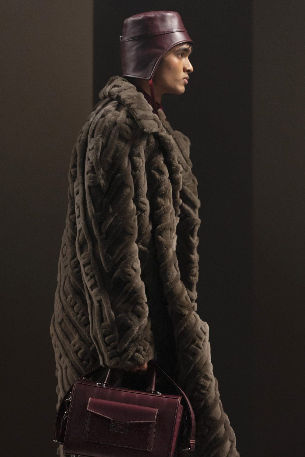 Fendi Herbst Winter 2022-2023 Nahaufnahme von RUNWAY MAGAZIN