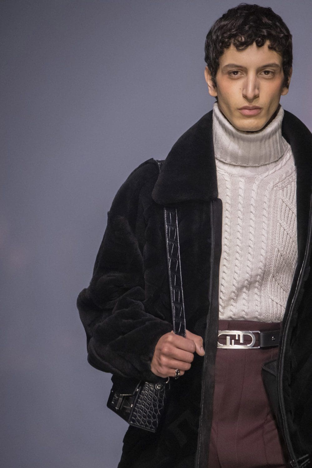 Fendi Herbst Winter 2022-2023 Nahaufnahme von RUNWAY MAGAZIN