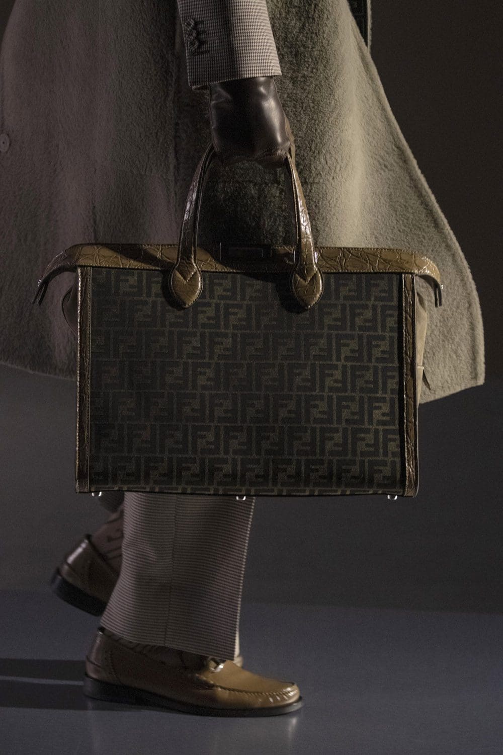 Fendi Herbst Winter 2022-2023 Nahaufnahme von RUNWAY MAGAZIN